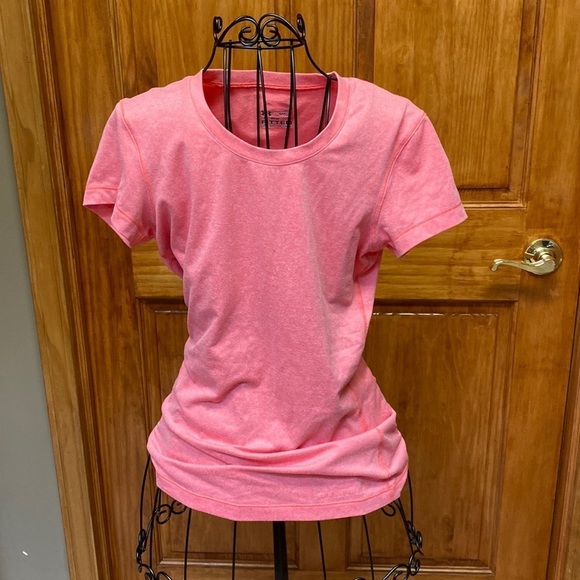 Under Armour Tops - Under armour tee shirt